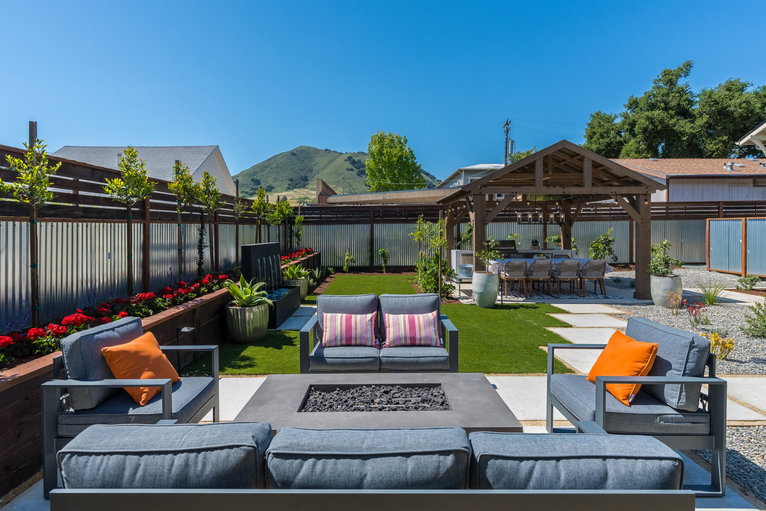 outdoor-lounge-fire-pit-patio